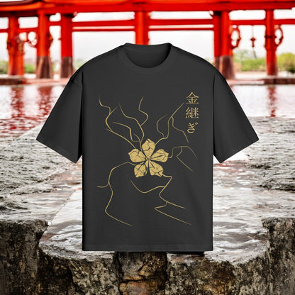 Kintsugi Kunst T-Shirt mit Blumendesign